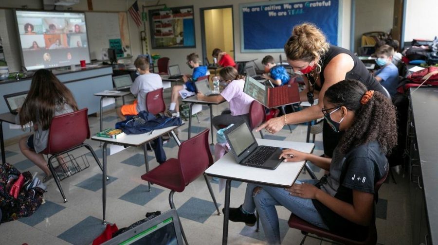 Santa Clarita elementary schools may return back to live classes as early as next week