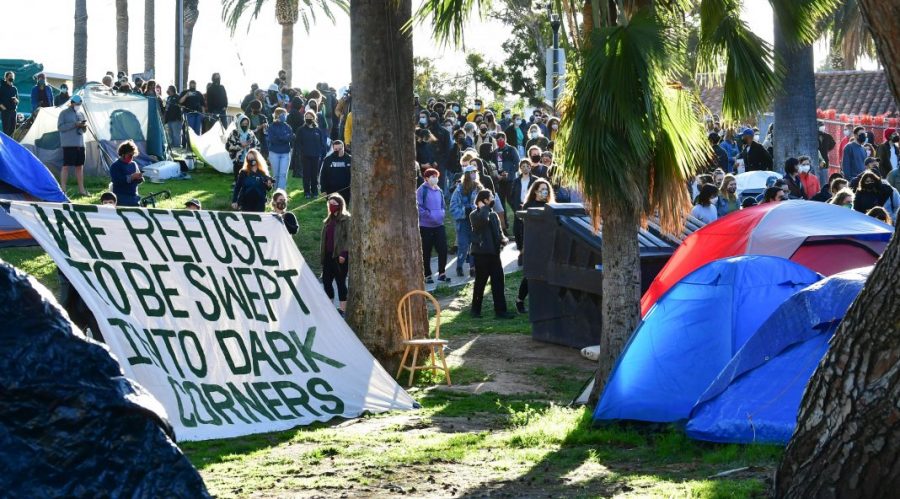 Protests+break+out+over+city+plans+to+sweep+homeless+from+Echo+Park