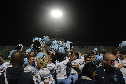 Saugus celebrating their victory against Buena